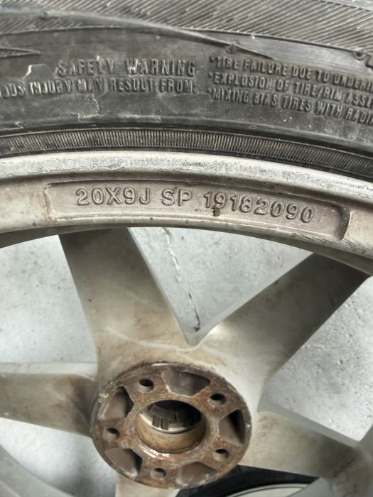 Mersedes deska sotiladi