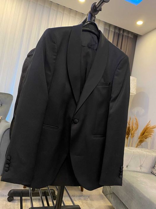 Елегантен мъжки костюм