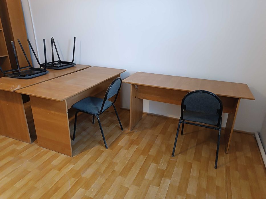 Офисные столы и стулья