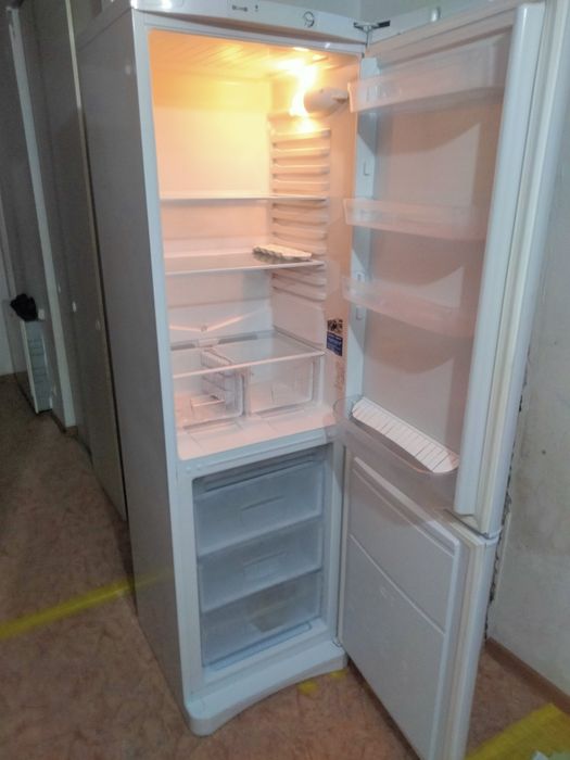 Продам холодильник