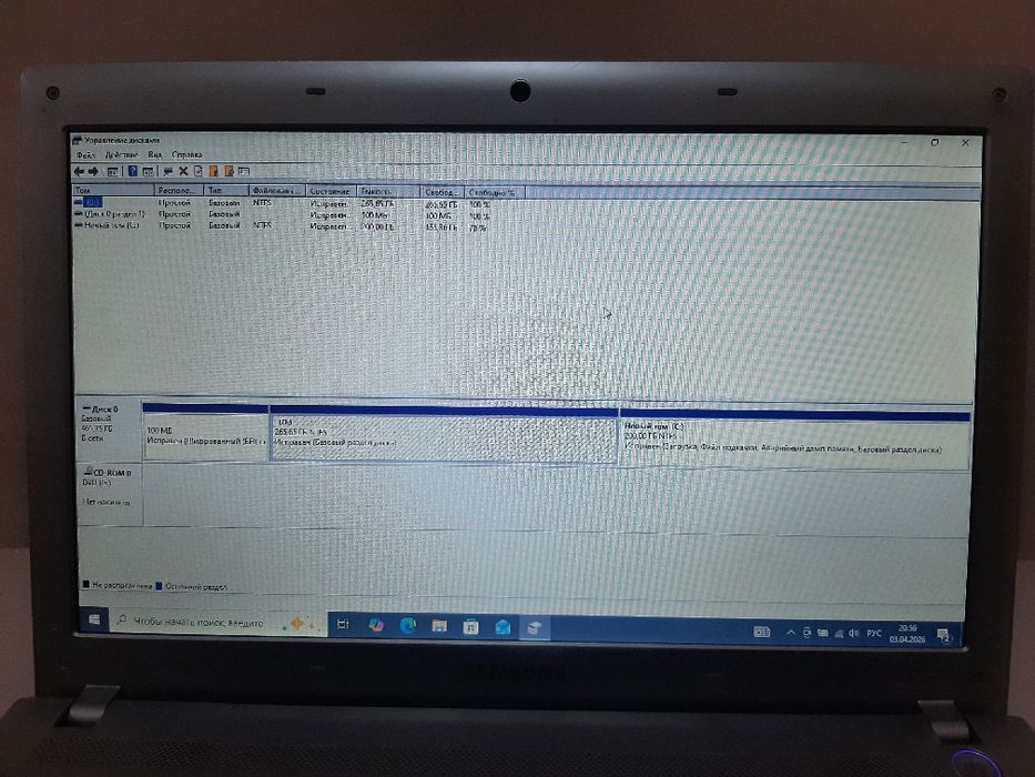 Samsung ноутбук сатылады.