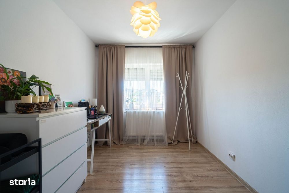 Apartament 5 camere Vlaicu – Renovat, 2 băi, centrală proprie