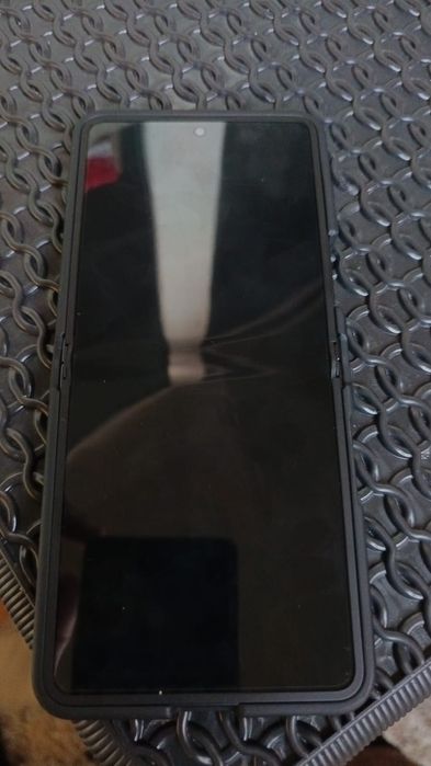 Vand/Schimb Samsung Z Flip 7 12gb ram 256 gb