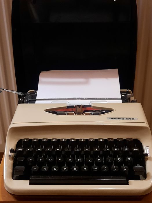 Mașină de scris Privileg 270 impecabilă