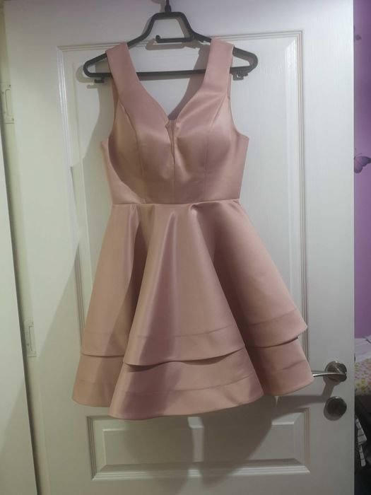 Дамска рокля с много добра линия. Размер S/M