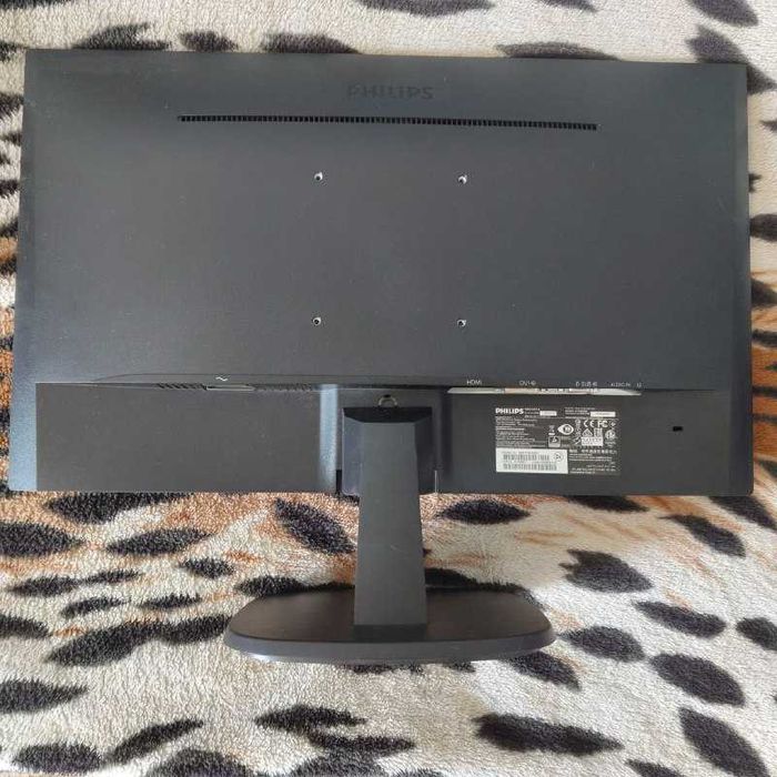 Монитор Philips 243V7Q