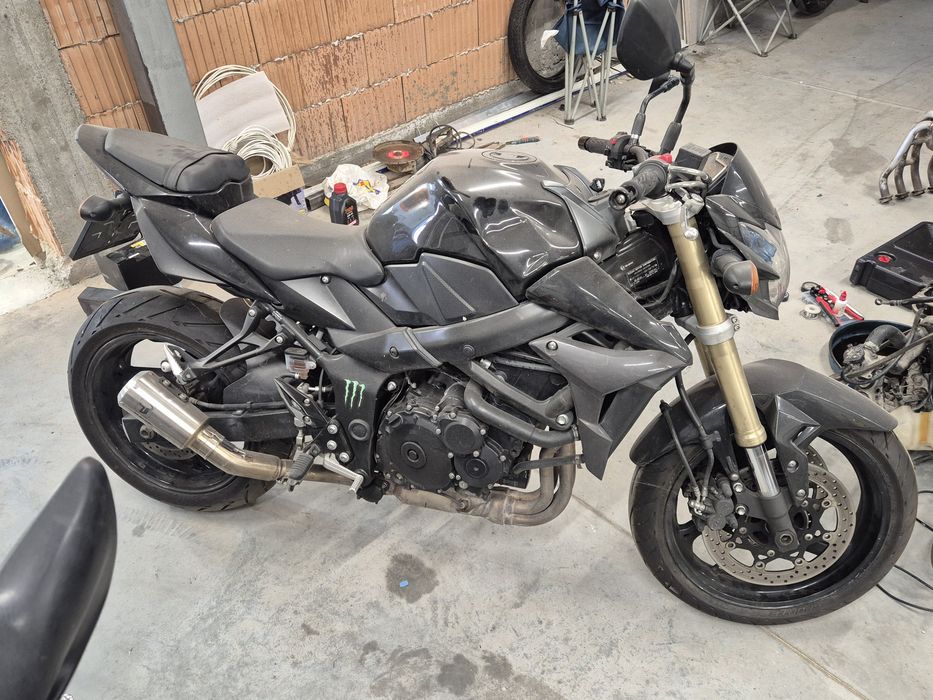 Suzuki gsr 750 на части
