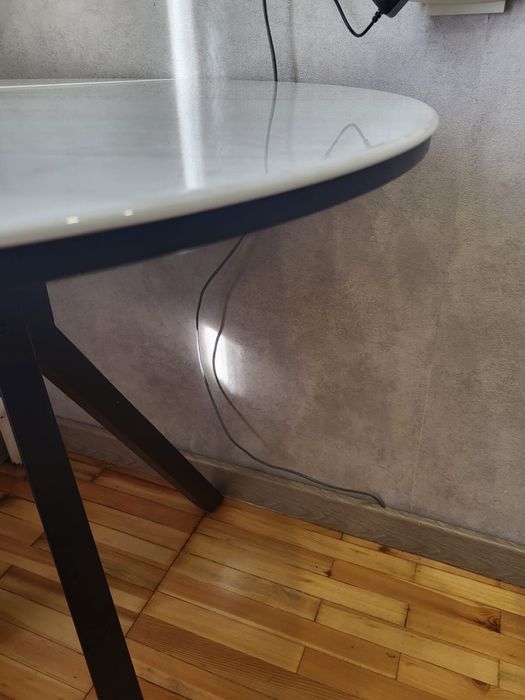 Продам новый круглый стол