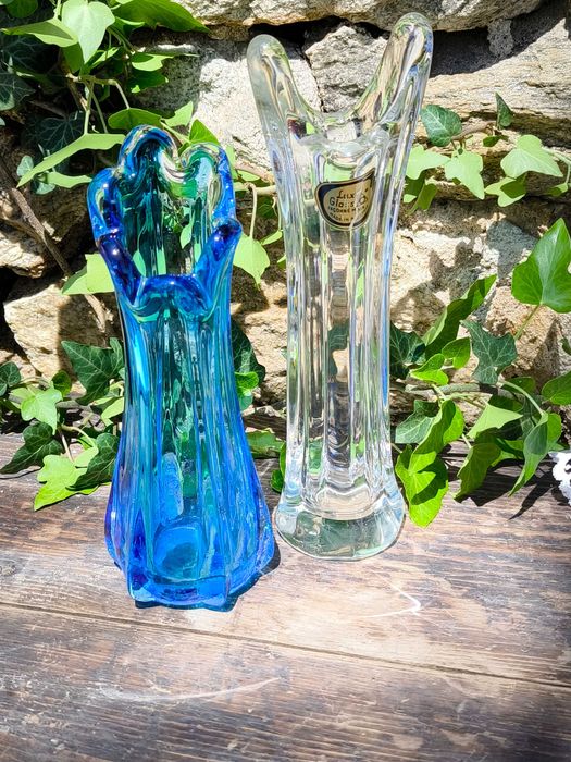 Две вази цветно стъкло