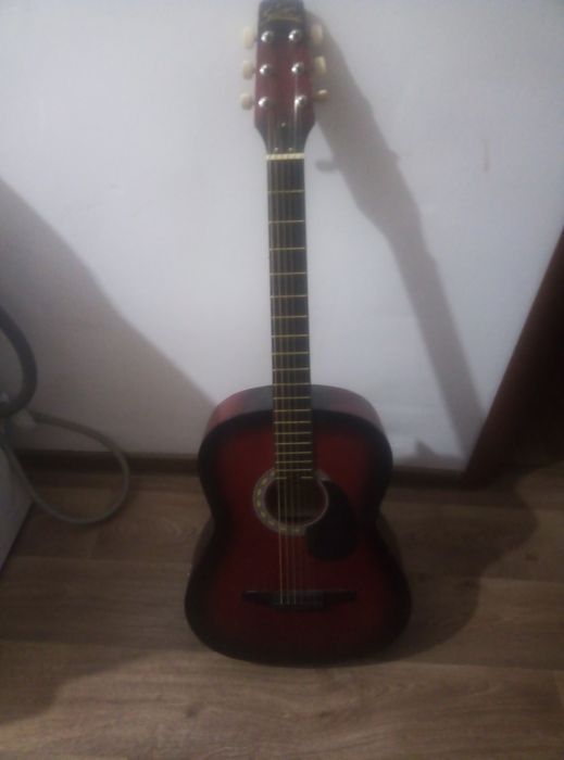 Продам гитару акустическую