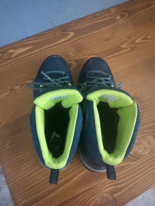 Планински обувки за сняг