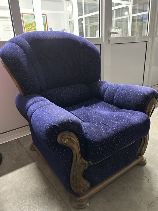 Диван с кресла и табуретки