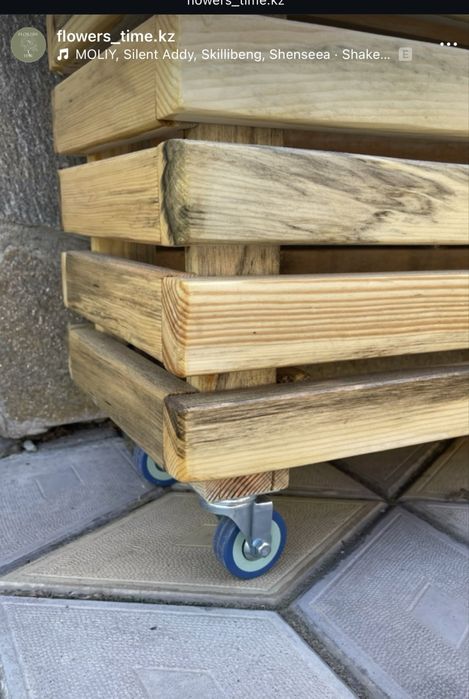 Кашпо из натурального дерева