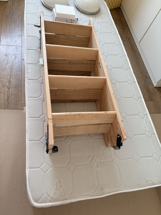 Scara pod noua fara capac