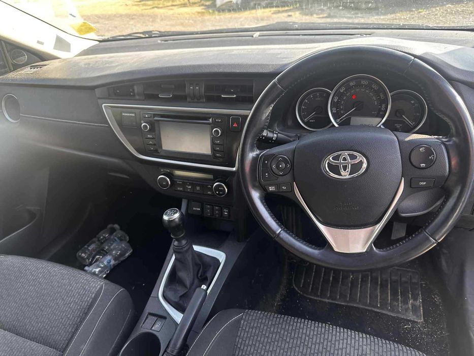 На Части Toyota Auris Тойота Аурис 1.4d 90к.с 2015г Комби