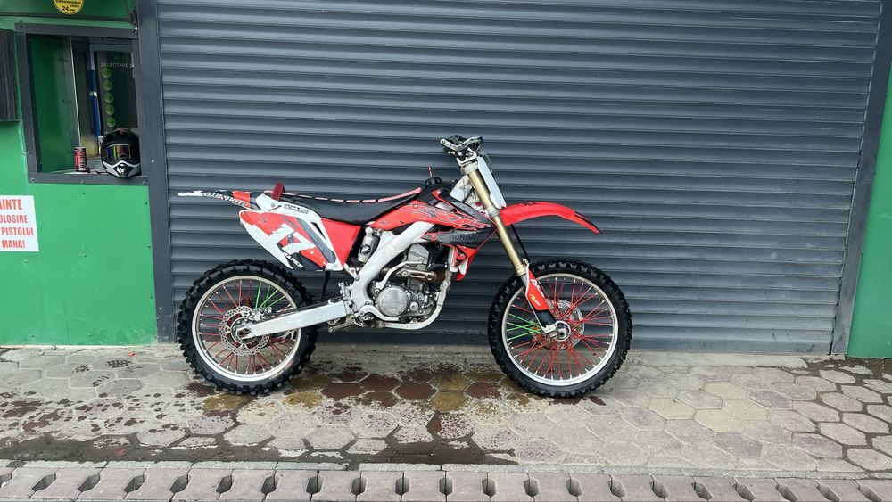 Vând s-au schimb cu ATVHonda CRF 250 R