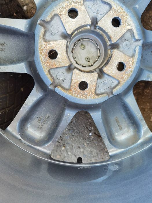 Зимни гуми 215/60 R17 с джанти