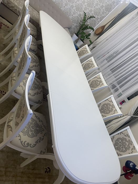 Продается белый стол