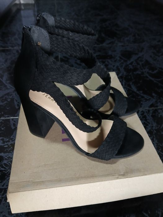 Продавам сандали