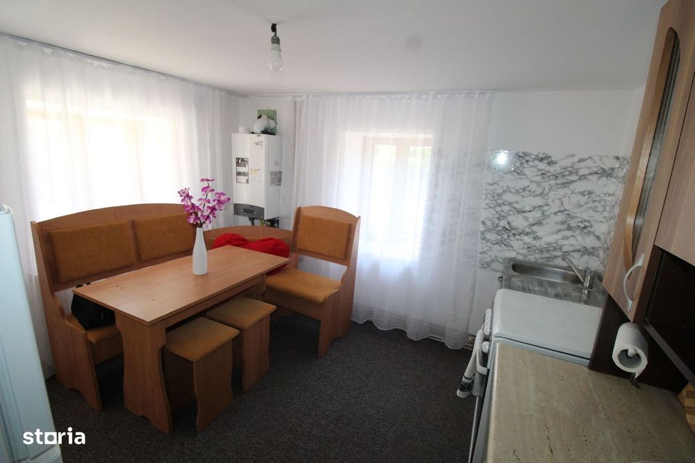 Casă cu teren 2122 m²,  utilități gaze+apă, Godinești