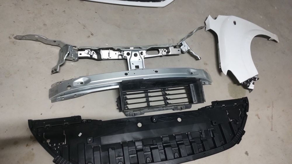 Bara fata , aripa stângă, ochelari faruri, volet Logan 3, Sandero 3