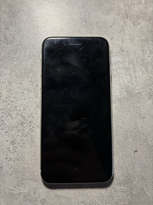 продам iphone SE 2022