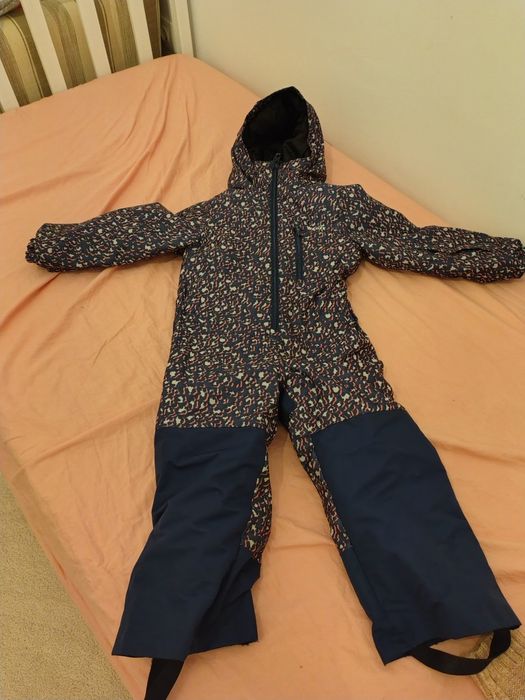 Vând salopete fetita