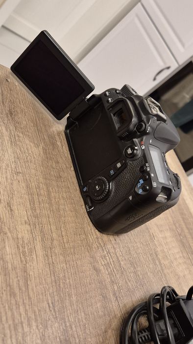 Canon EOS 70D + Oviective