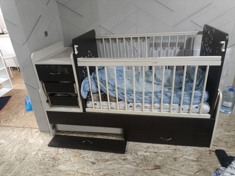 Детская кроватка