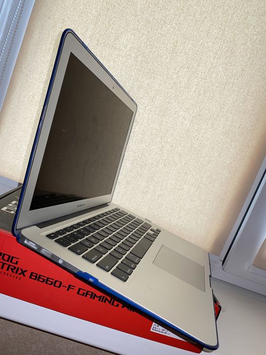 Macbook air 13 2013 (+airpods)