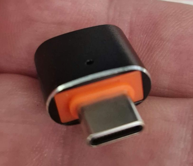 Безжичен carplay adapter 2 бр за 30 евро,1 бр 17 евро