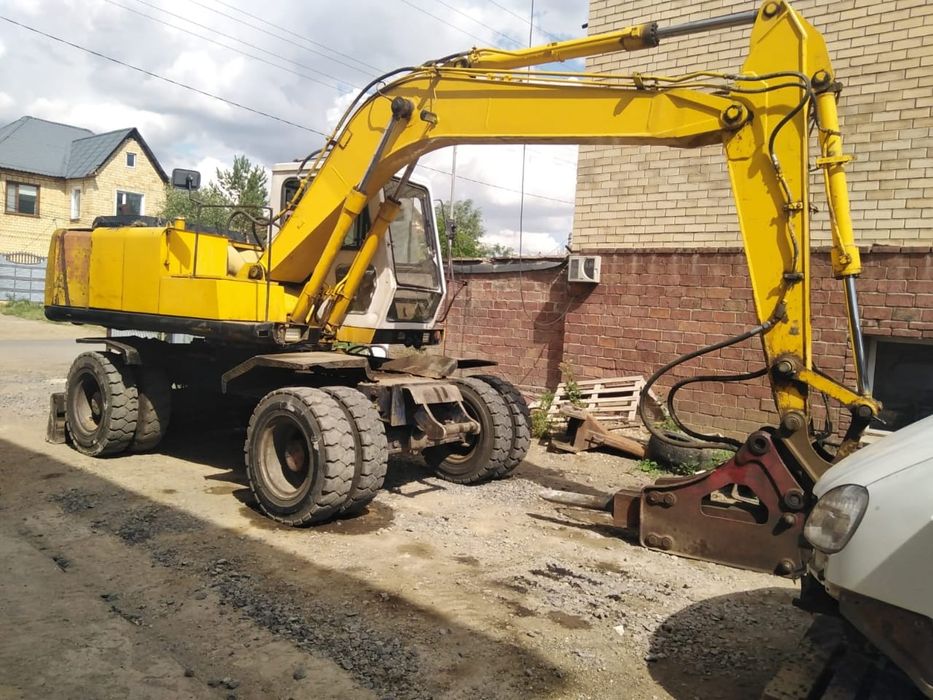 Услуги колесного экскаватора HYUNDAI -2000W