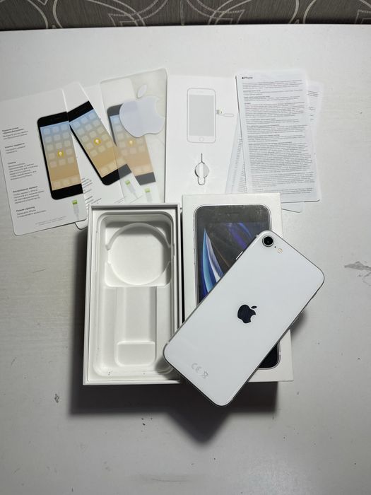 Продам iPhone SE 2 на 128gb