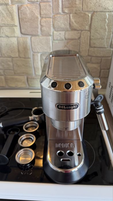Кафемашина DELONGHI dedica