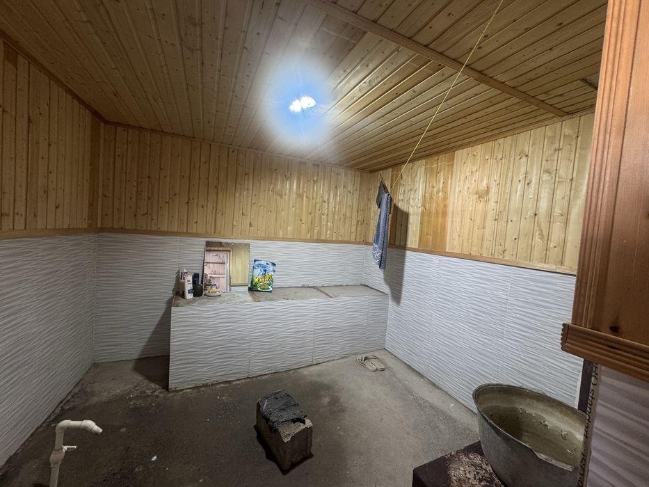 Karmana Mohinur toʻyxona tarafda 8 sotxli hovli sotiladi