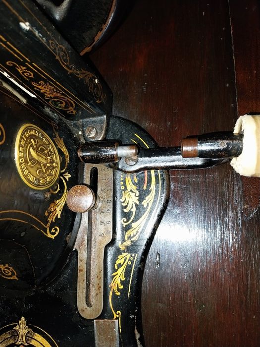 Mașina de cusut SINGER