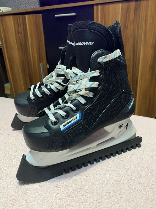 Продам коньки новые