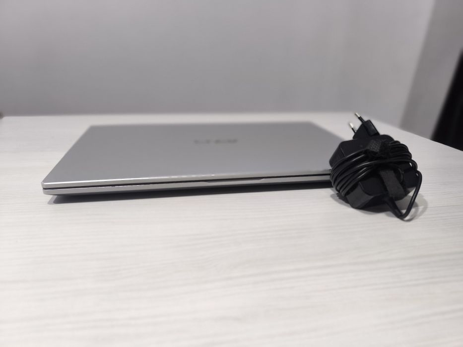 Лаптоп Asus VivoBook