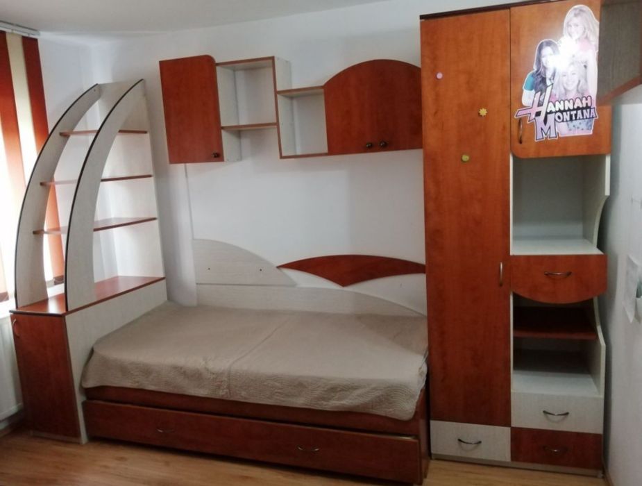Vând mobilă de dormitor copii
