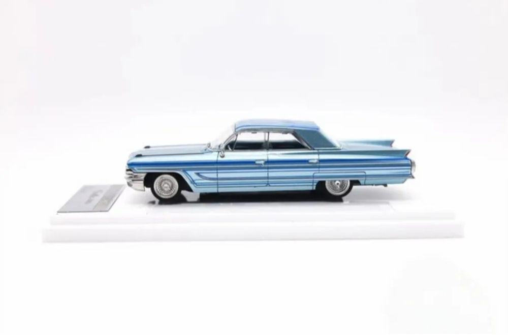 Cadillac DeVille 1:64