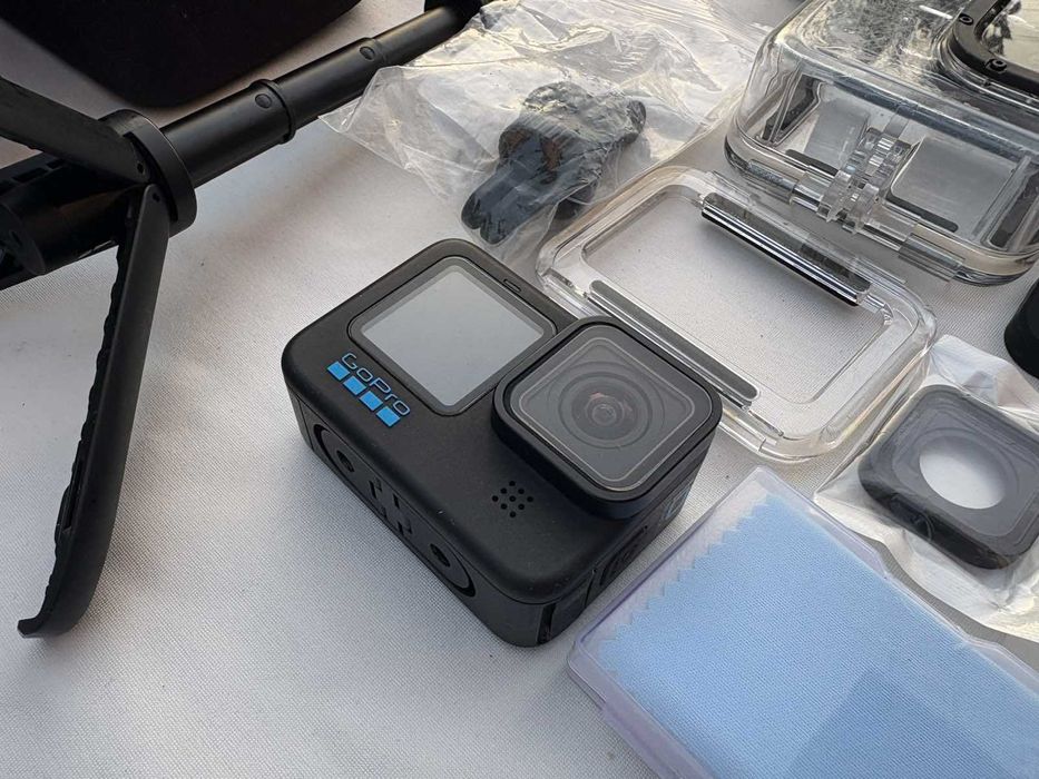 GoPro Hero 10 с много аксесоари