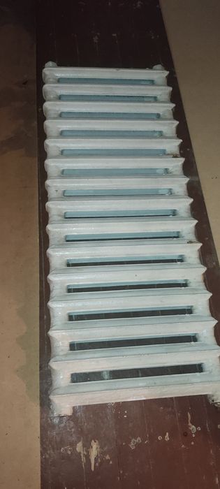 Продам радиатор б/у чугунный  на лом