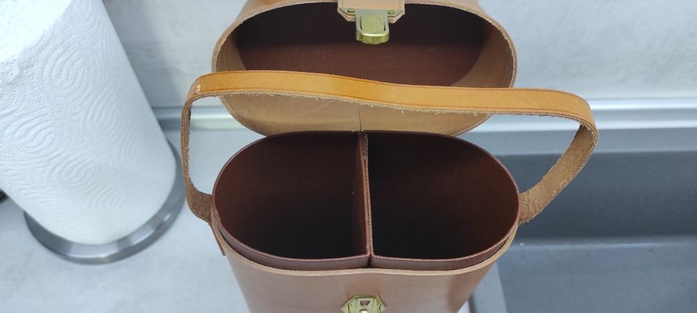 Кожена кутия Philips