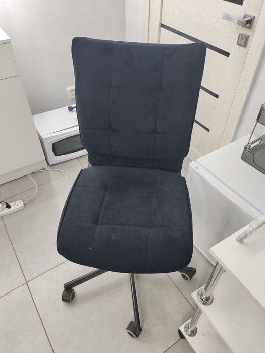 Продам столик с зеркалом и креслом