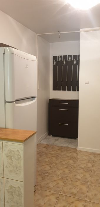 Închiriez 3 camere