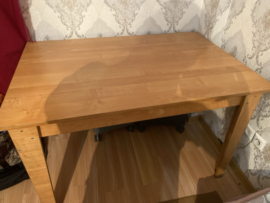 Продам кухонный стол + 3 табуретки