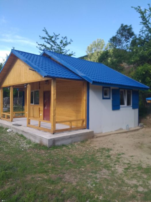 Vând case locuibile orce model duriti