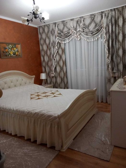 Vând apartament 4 camere