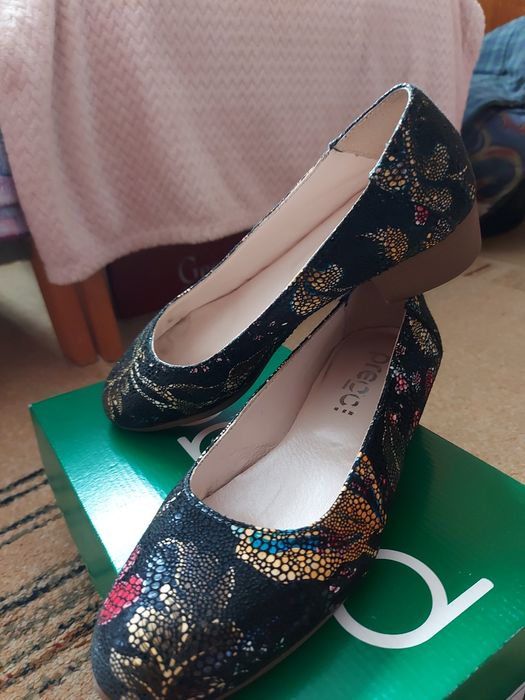 Pantofi din piele cu model