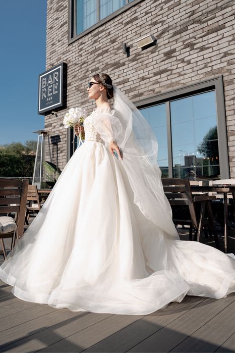 Свадебное платье. Есть каспи ред